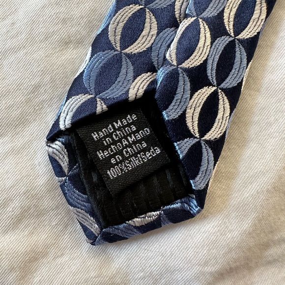 Bundle (3) NWOT Van Heusen, Zylos and Kenneth Roberts men’s ties - Picture 7 of 16